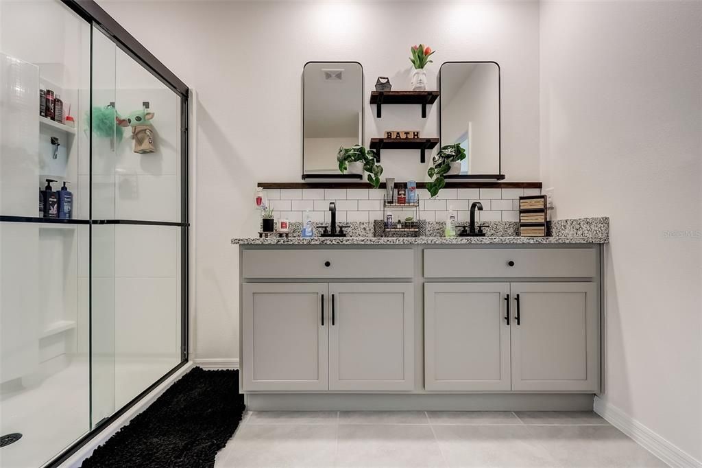 На продажу: $404,995 (3 спален, 2 ванн, 1830 Квадратных фут)