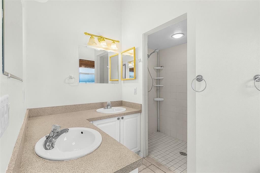 На продажу: $289,900 (3 спален, 2 ванн, 1629 Квадратных фут)