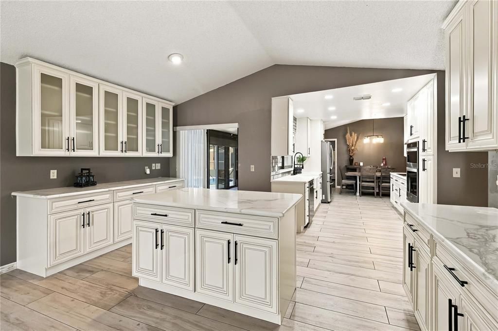 На продажу: $600,000 (3 спален, 2 ванн, 2017 Квадратных фут)