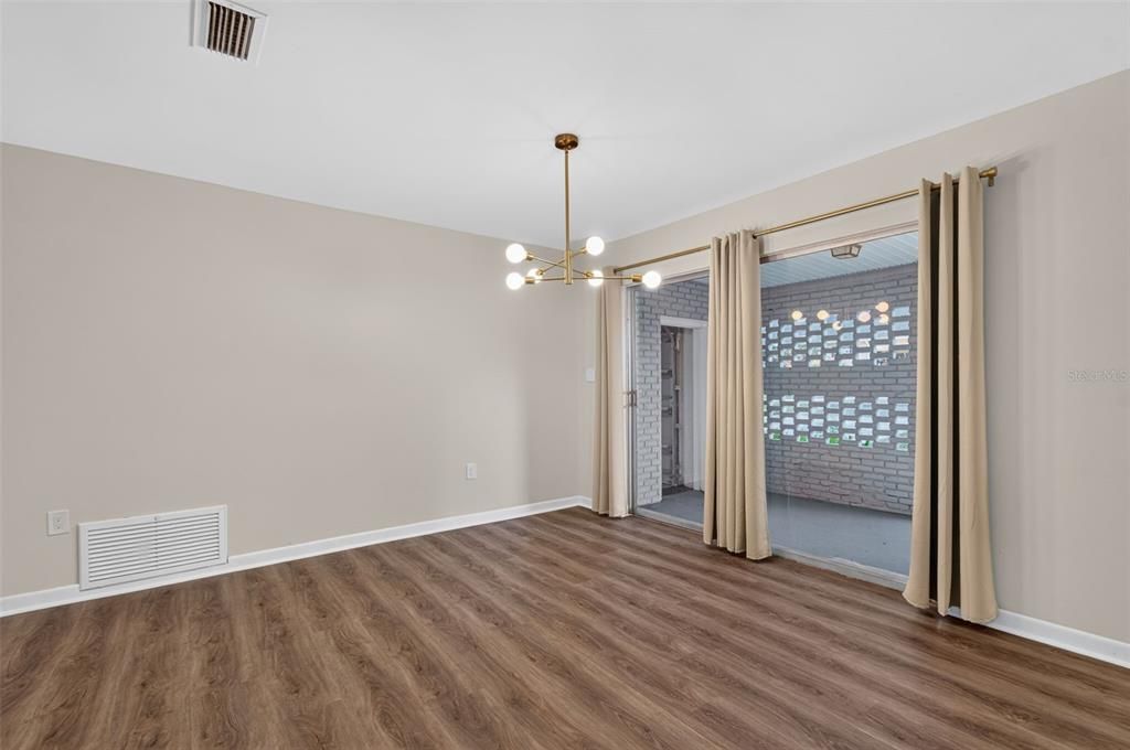 На продажу: $439,000 (4 спален, 2 ванн, 2098 Квадратных фут)