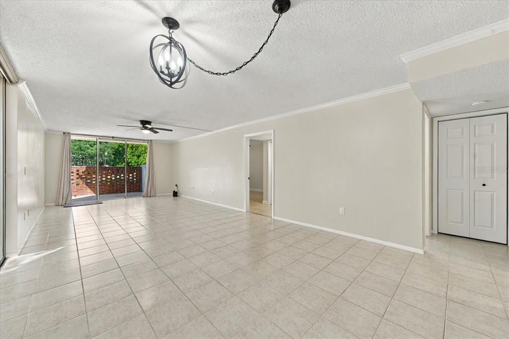 For Sale: $179,900 (2 beds, 2 baths, 1200 Square Feet)