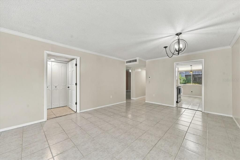 For Sale: $179,900 (2 beds, 2 baths, 1200 Square Feet)