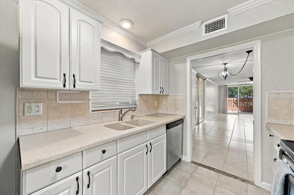For Sale: $179,900 (2 beds, 2 baths, 1200 Square Feet)
