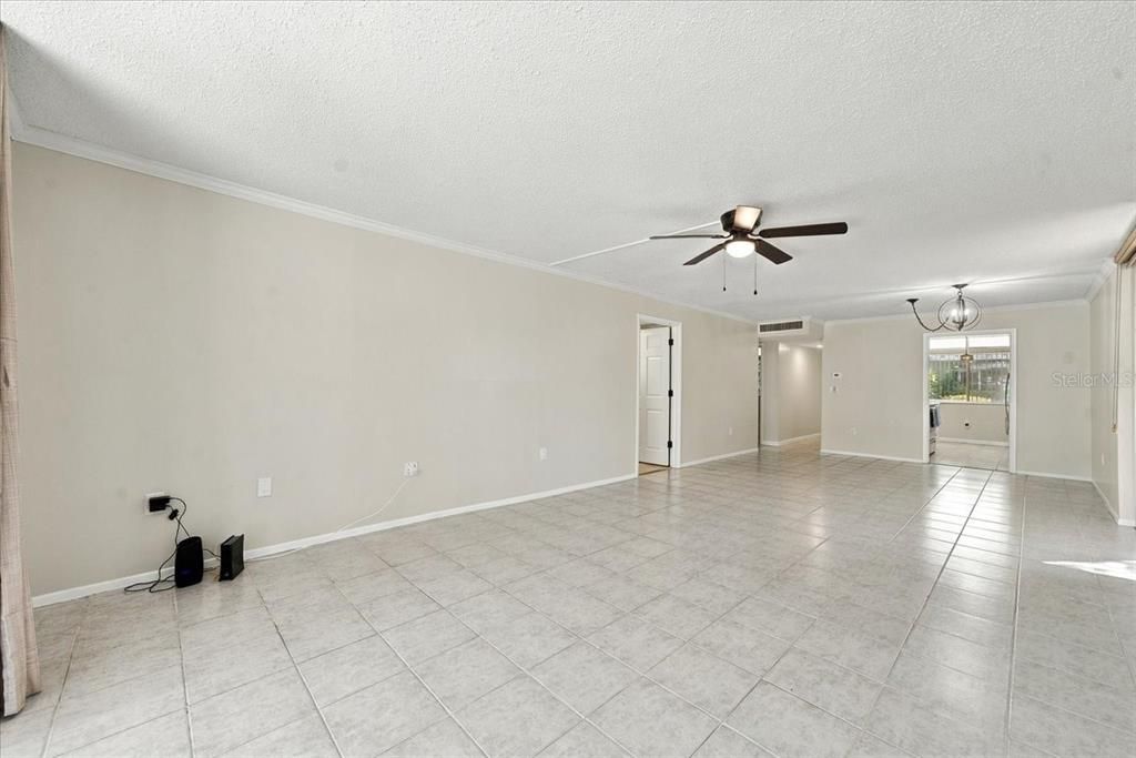 For Sale: $179,900 (2 beds, 2 baths, 1200 Square Feet)