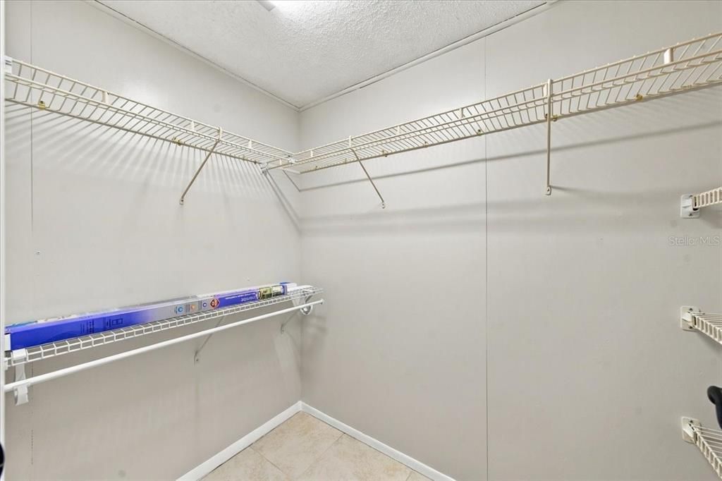 For Sale: $179,900 (2 beds, 2 baths, 1200 Square Feet)