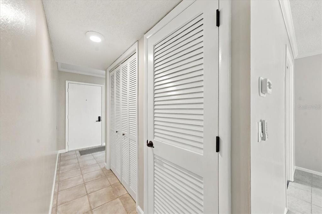 For Sale: $179,900 (2 beds, 2 baths, 1200 Square Feet)