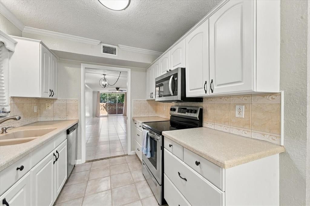 For Sale: $179,900 (2 beds, 2 baths, 1200 Square Feet)