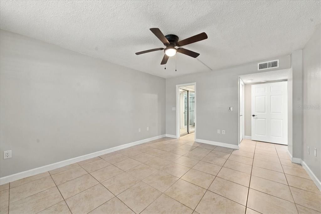 For Sale: $179,900 (2 beds, 2 baths, 1200 Square Feet)