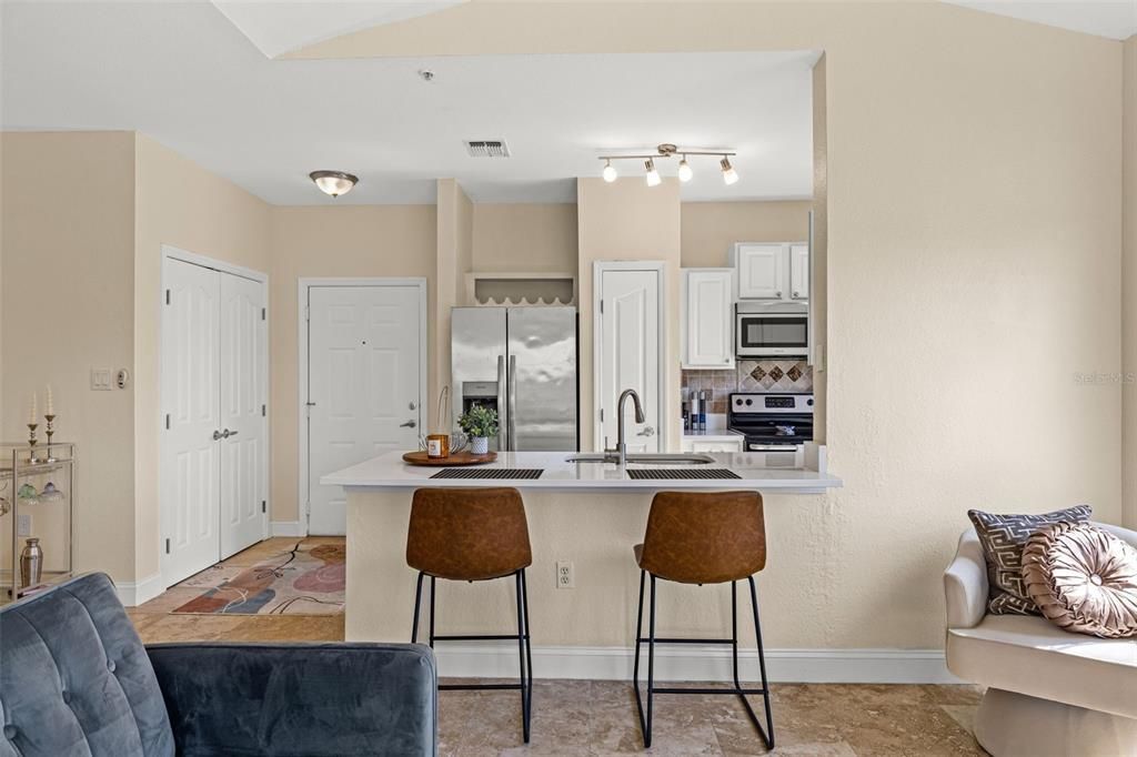 待售: $245,000 (1 贝兹, 1 浴室, 780 平方英尺)