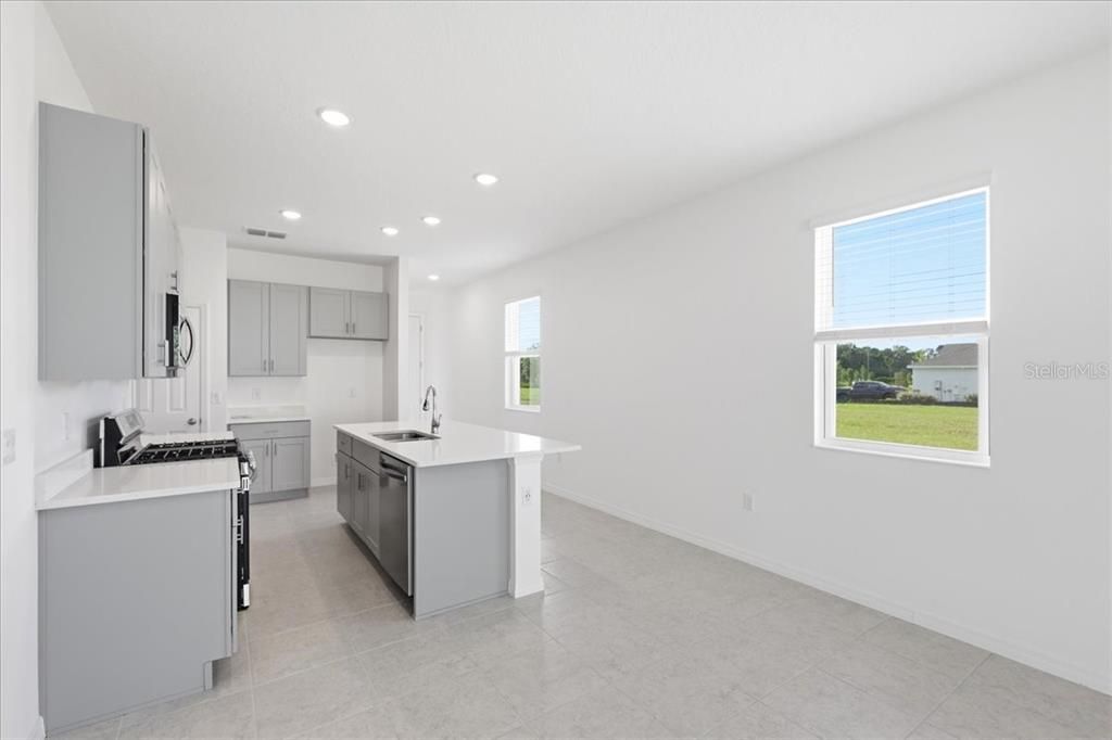 En Venta: $305,680 (3 camas, 2 baños, 1335 Pies cuadrados)