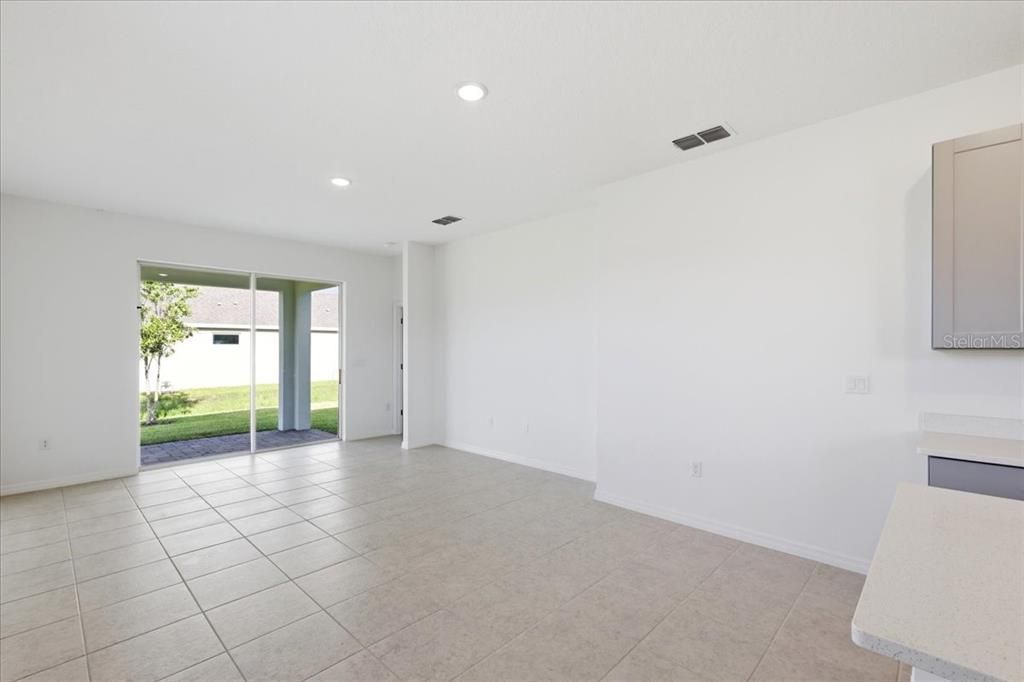 En Venta: $305,680 (3 camas, 2 baños, 1335 Pies cuadrados)