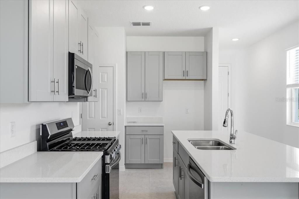 En Venta: $305,680 (3 camas, 2 baños, 1335 Pies cuadrados)