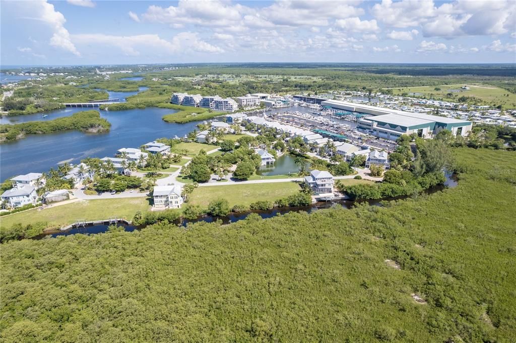 На продажу: $420,000 (0.26 acres)