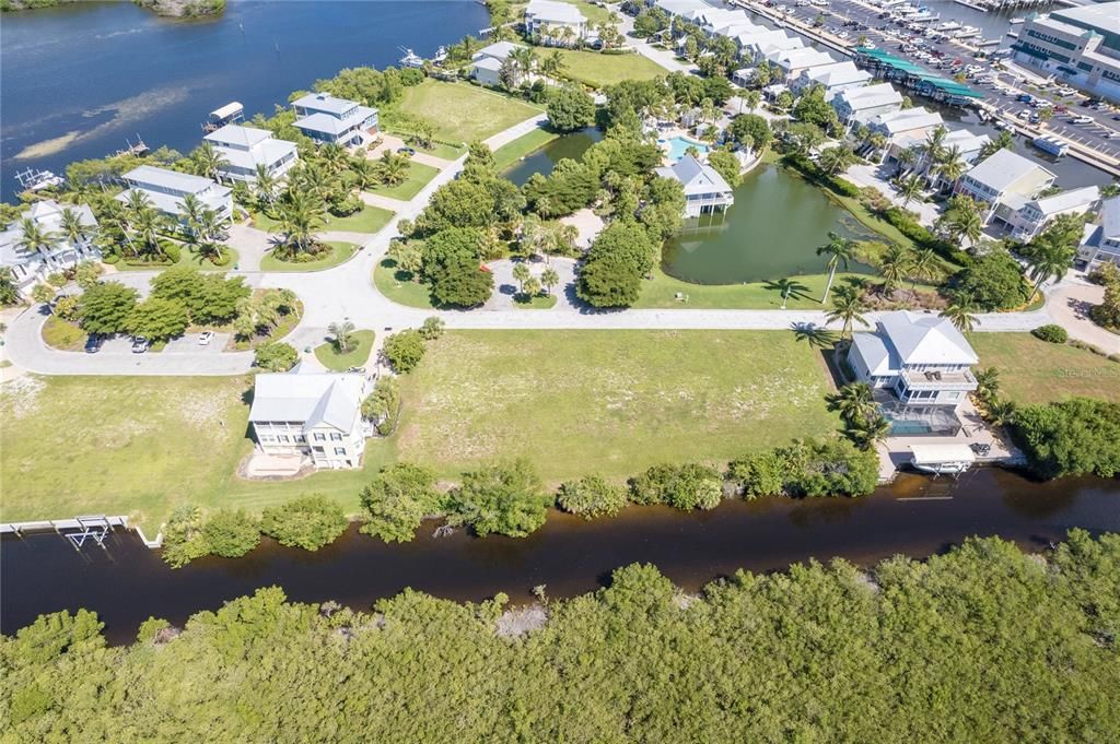 На продажу: $420,000 (0.26 acres)