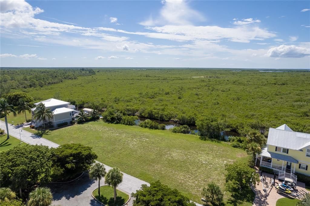 На продажу: $420,000 (0.26 acres)