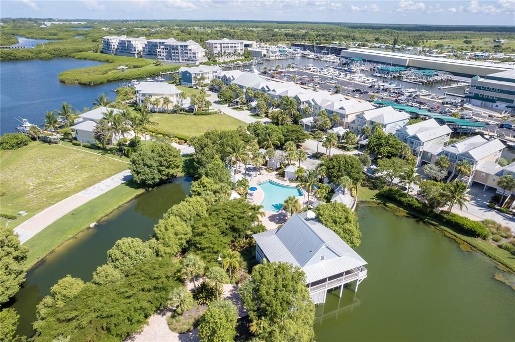 На продажу: $420,000 (0.26 acres)