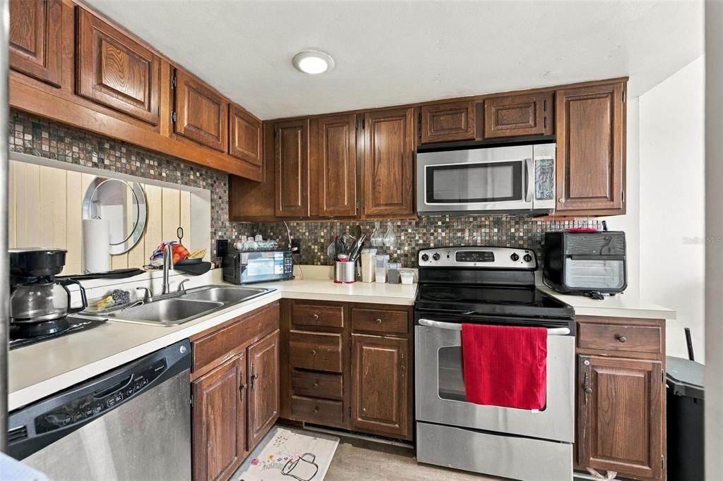 En Venta: $164,900 (4 camas, 2 baños, 1141 Pies cuadrados)