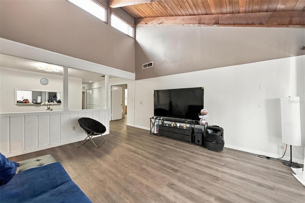 En Venta: $164,900 (4 camas, 2 baños, 1141 Pies cuadrados)