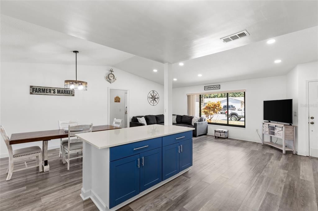 For Sale: $489,700 (3 beds, 2 baths, 1607 Square Feet)