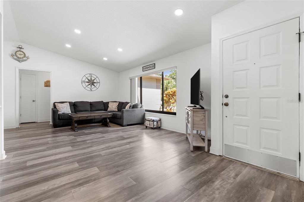 For Sale: $489,700 (3 beds, 2 baths, 1607 Square Feet)