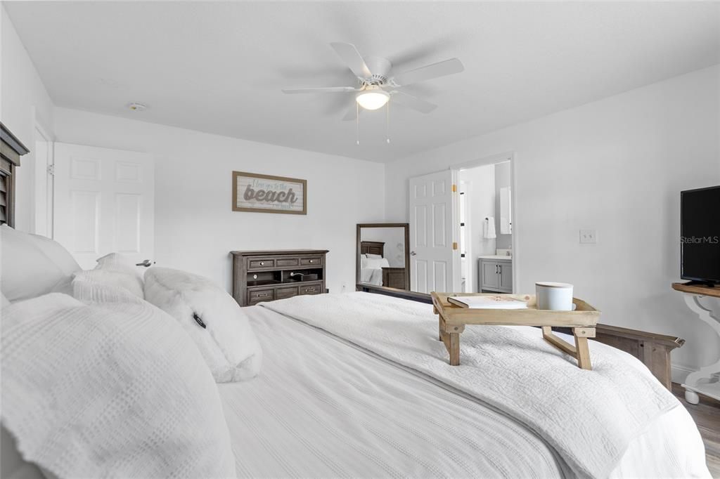 For Sale: $489,700 (3 beds, 2 baths, 1607 Square Feet)