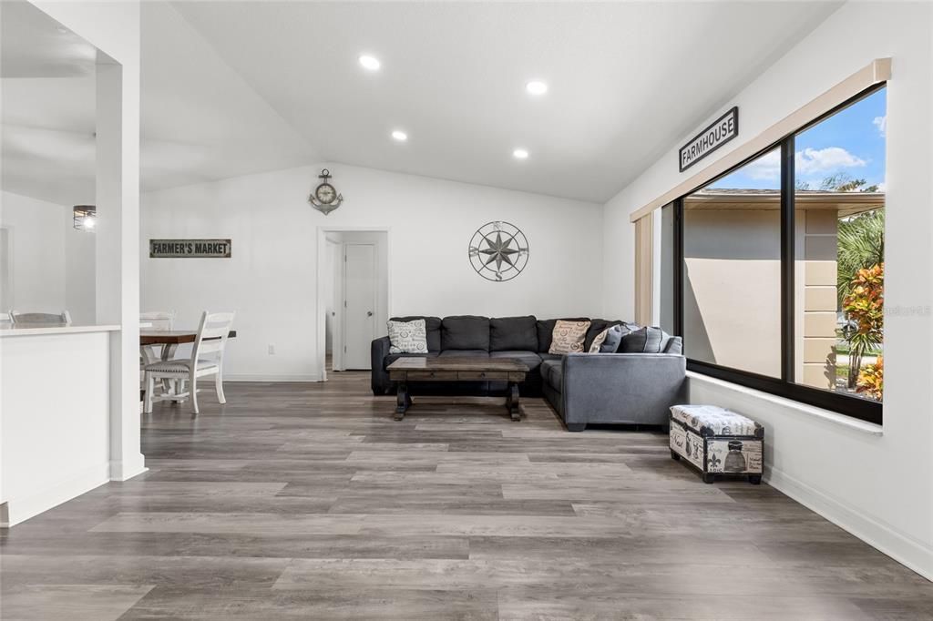 For Sale: $489,700 (3 beds, 2 baths, 1607 Square Feet)