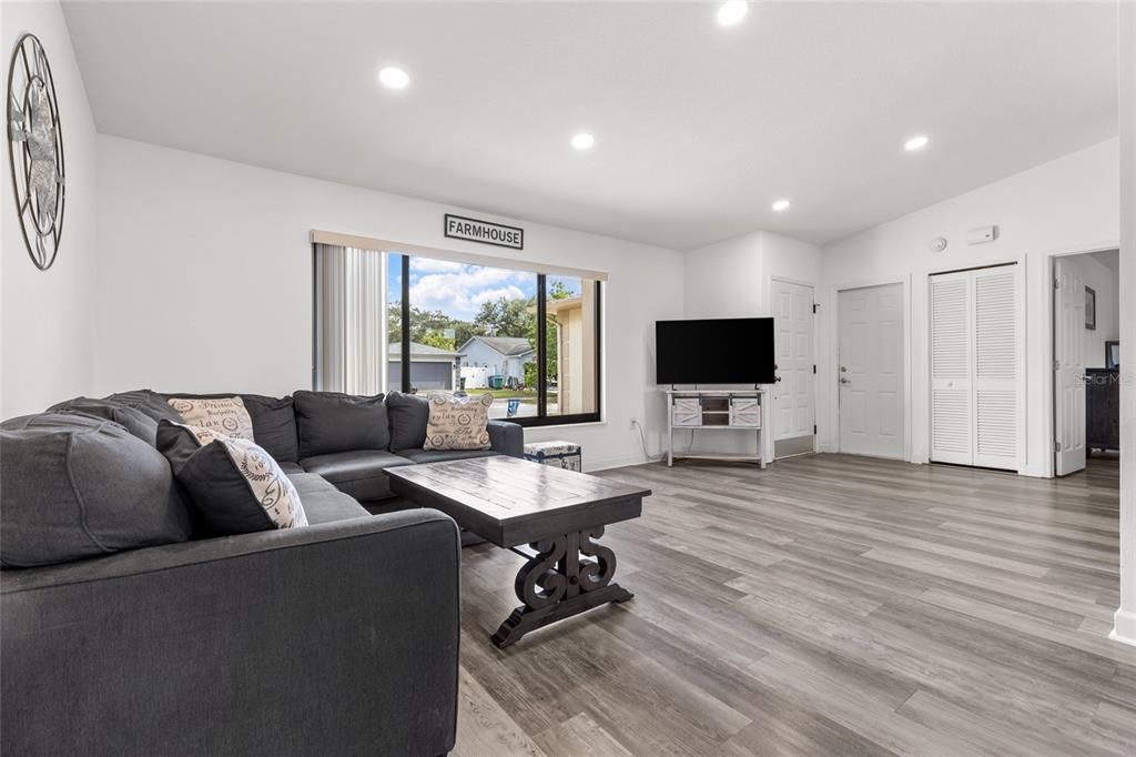 For Sale: $489,700 (3 beds, 2 baths, 1607 Square Feet)