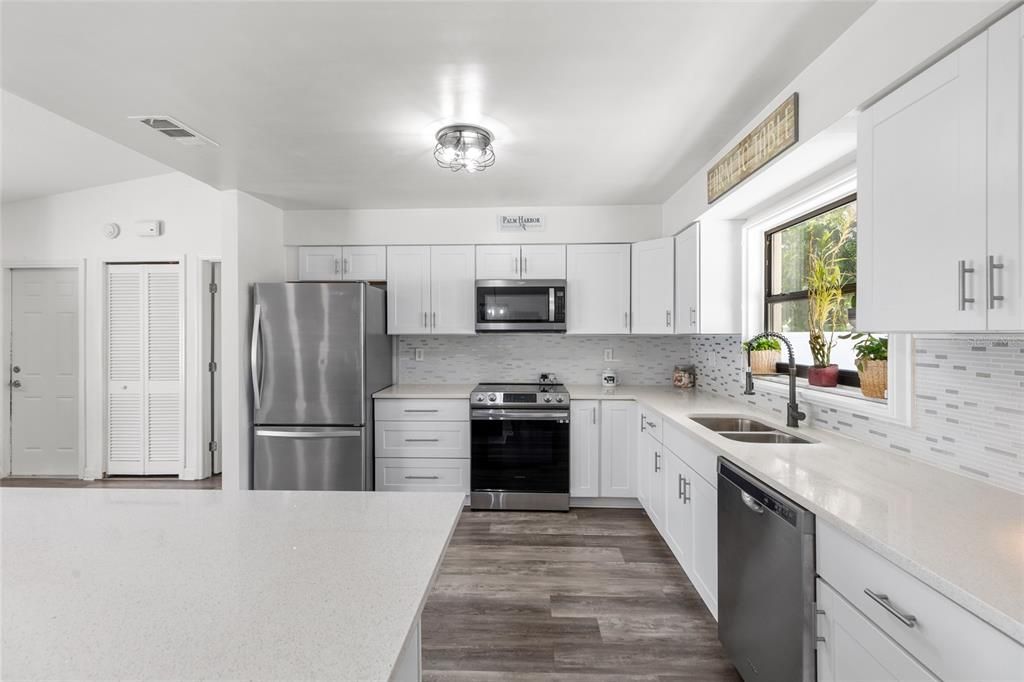 For Sale: $489,700 (3 beds, 2 baths, 1607 Square Feet)