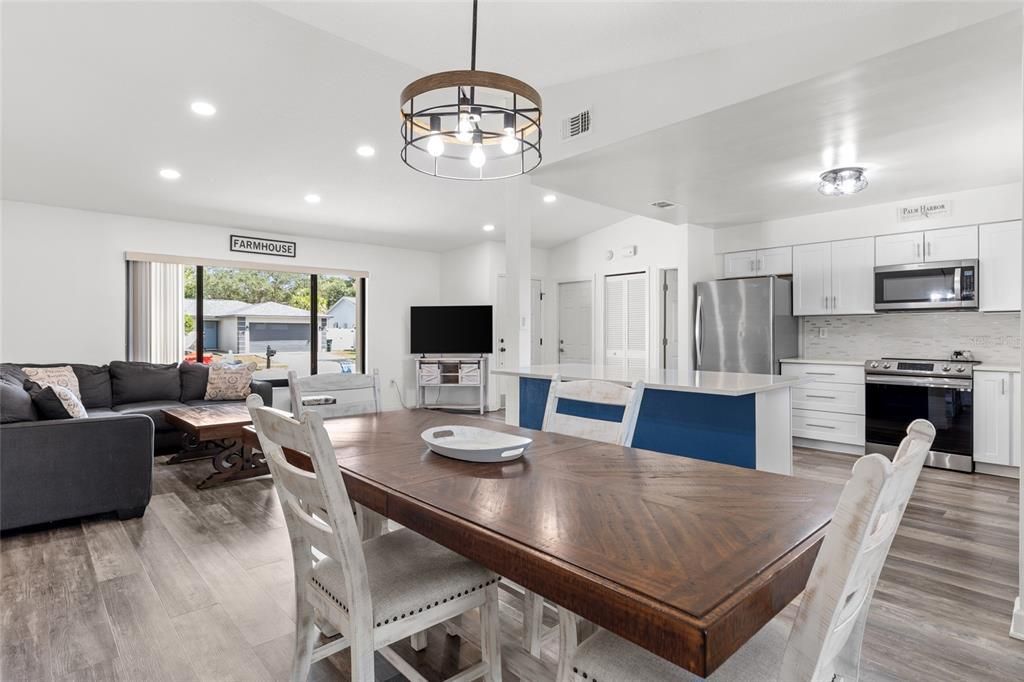 For Sale: $489,700 (3 beds, 2 baths, 1607 Square Feet)