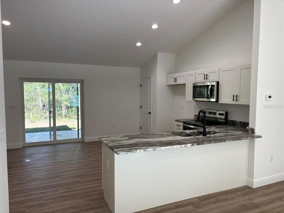 На продажу: $234,900 (3 спален, 2 ванн, 1405 Квадратных фут)
