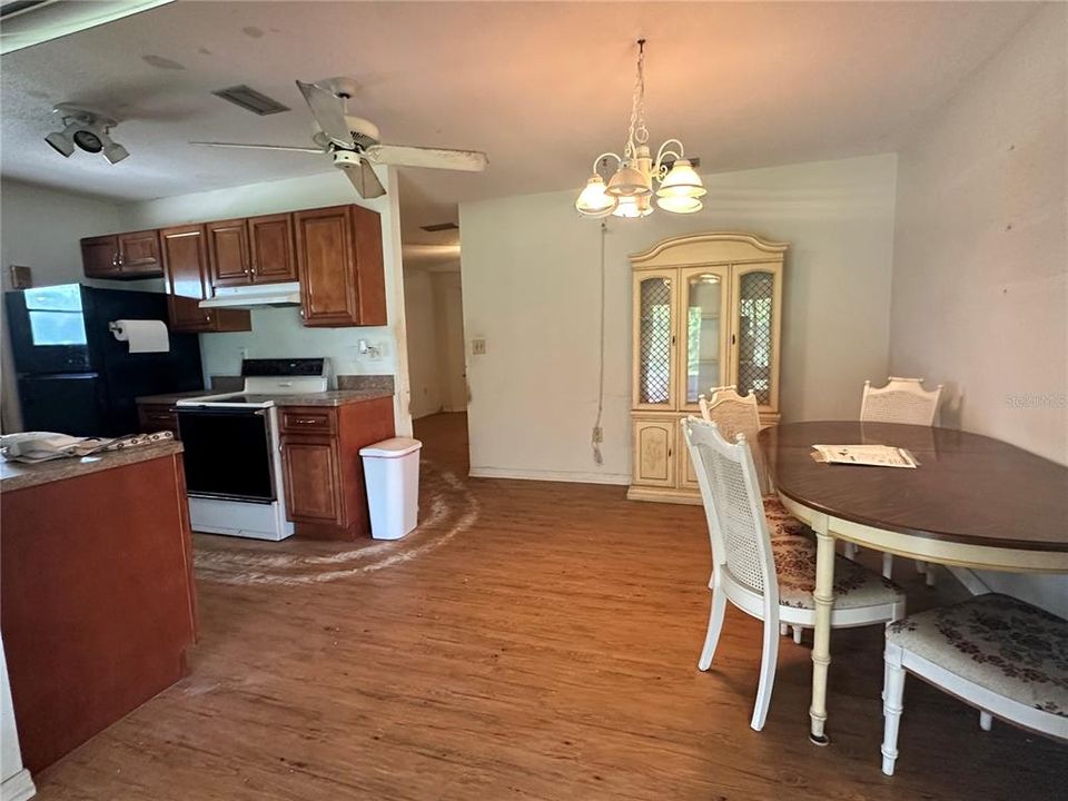 For Sale: $147,214 (2 beds, 2 baths, 1457 Square Feet)