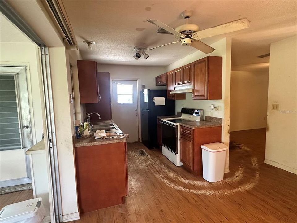 For Sale: $147,214 (2 beds, 2 baths, 1457 Square Feet)