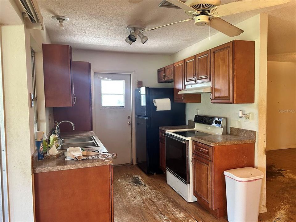 For Sale: $147,214 (2 beds, 2 baths, 1457 Square Feet)