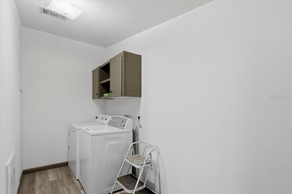 En Venta: $289,900 (5 camas, 3 baños, 2052 Pies cuadrados)