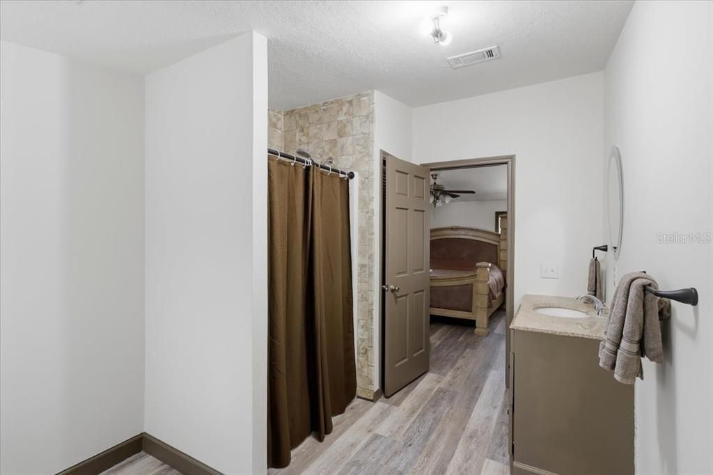 En Venta: $289,900 (5 camas, 3 baños, 2052 Pies cuadrados)