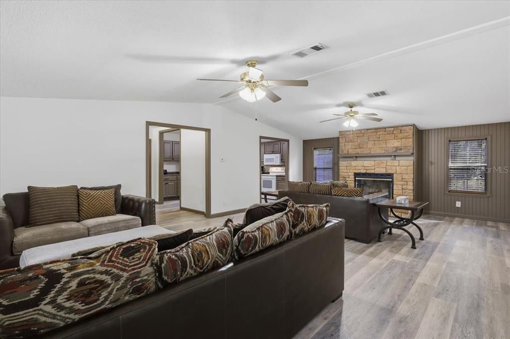 En Venta: $289,900 (5 camas, 3 baños, 2052 Pies cuadrados)