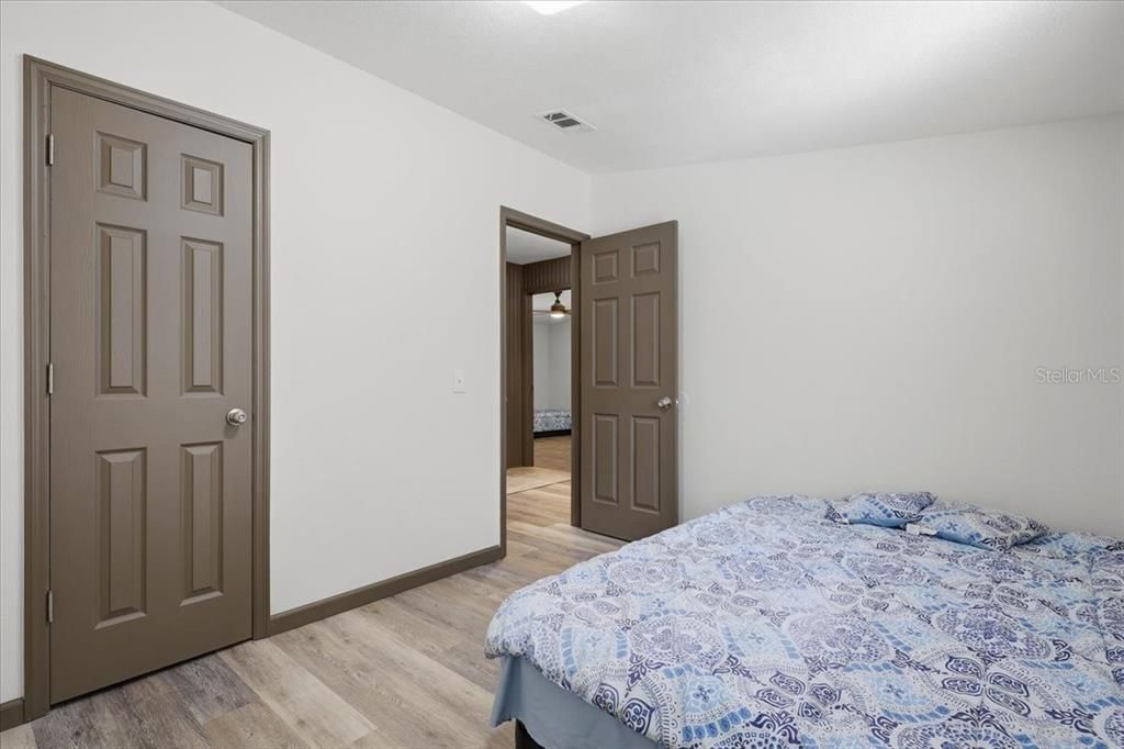 En Venta: $289,900 (5 camas, 3 baños, 2052 Pies cuadrados)
