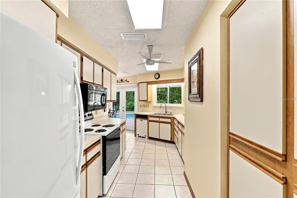 En Venta: $299,900 (3 camas, 2 baños, 1884 Pies cuadrados)