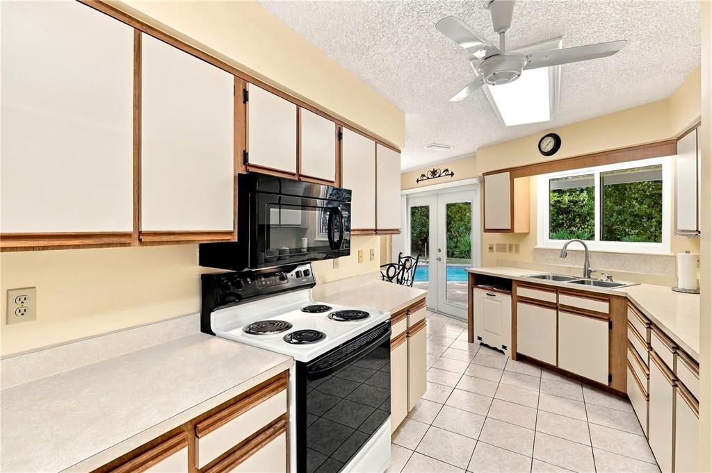En Venta: $299,900 (3 camas, 2 baños, 1884 Pies cuadrados)