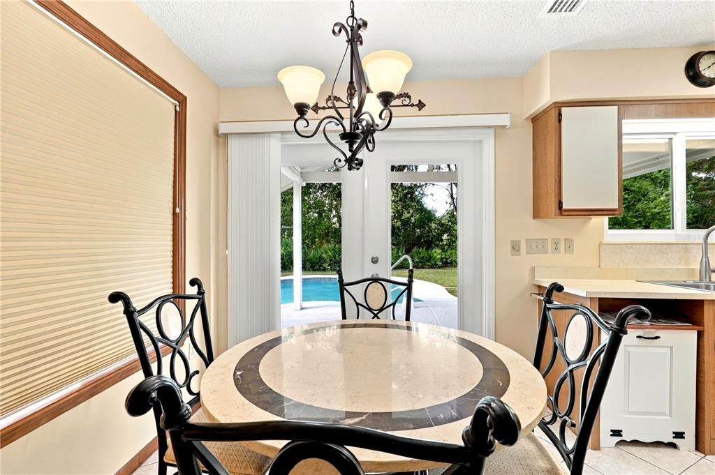 En Venta: $299,900 (3 camas, 2 baños, 1884 Pies cuadrados)