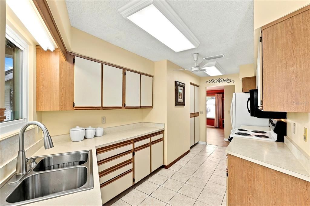 En Venta: $299,900 (3 camas, 2 baños, 1884 Pies cuadrados)