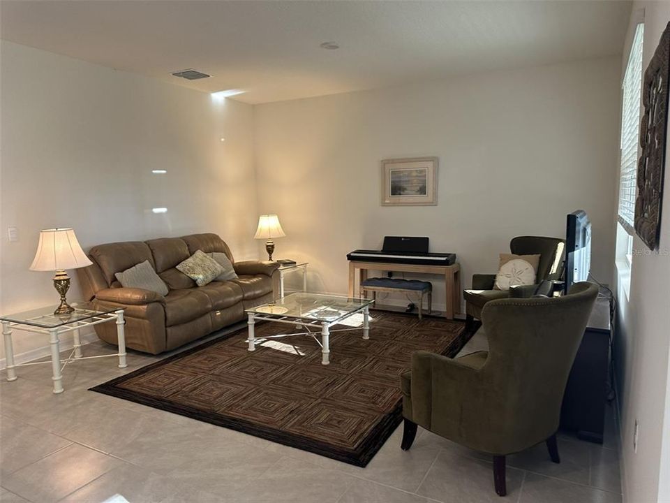 For Sale: $369,000 (3 beds, 2 baths, 1722 Square Feet)