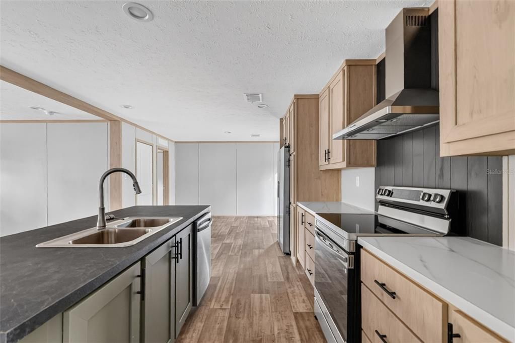 На продажу: $244,999 (3 спален, 2 ванн, 1568 Квадратных фут)