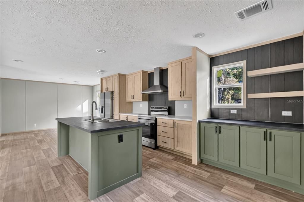 На продажу: $244,999 (3 спален, 2 ванн, 1568 Квадратных фут)