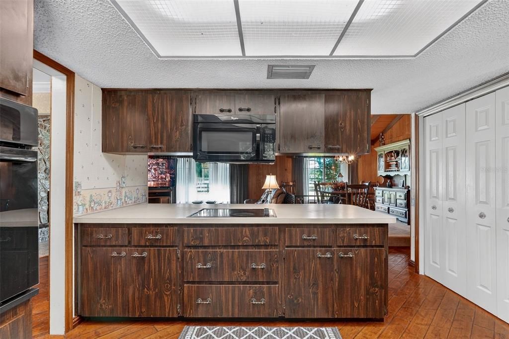 En Venta: $885,000 (3 camas, 2 baños, 2344 Pies cuadrados)