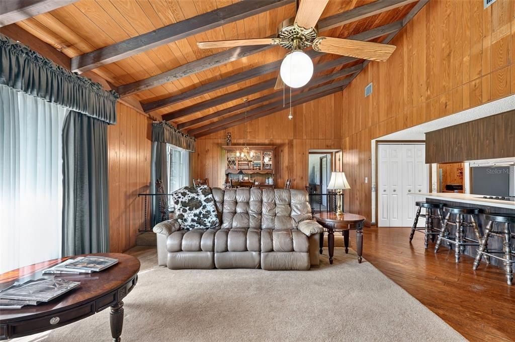 En Venta: $885,000 (3 camas, 2 baños, 2344 Pies cuadrados)