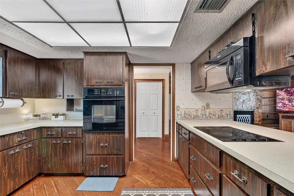 En Venta: $885,000 (3 camas, 2 baños, 2344 Pies cuadrados)