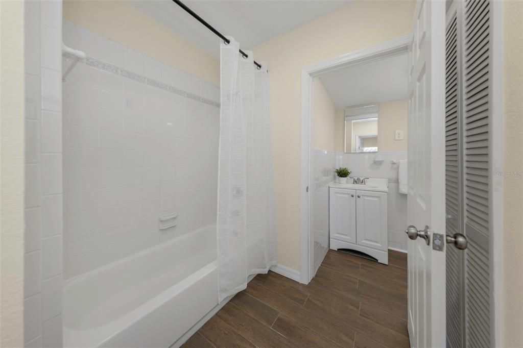 На продажу: $429,900 (3 спален, 2 ванн, 1400 Квадратных фут)
