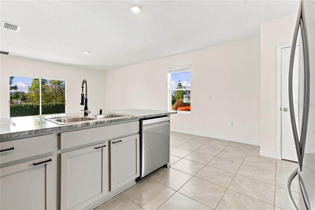 For Sale: $307,000 (3 beds, 2 baths, 1566 Square Feet)