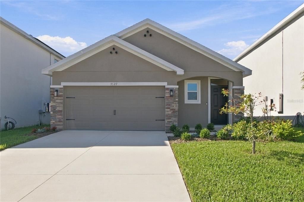 For Sale: $307,000 (3 beds, 2 baths, 1566 Square Feet)